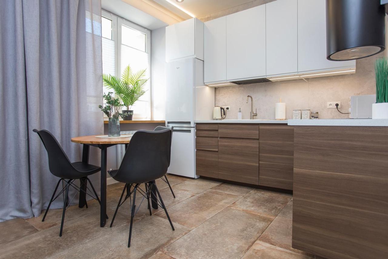 Urban Jungle Apartment In The Heart Of The City Bialystok Bagian luar foto