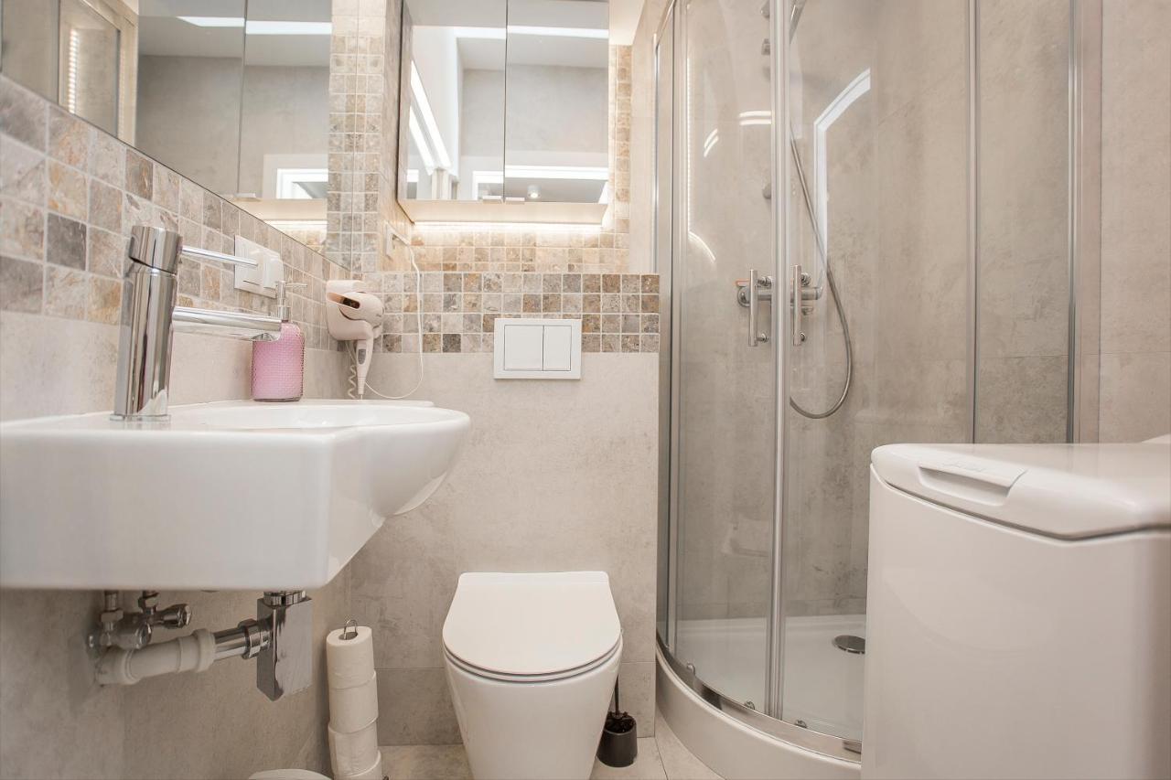 Urban Jungle Apartment In The Heart Of The City Bialystok Bagian luar foto